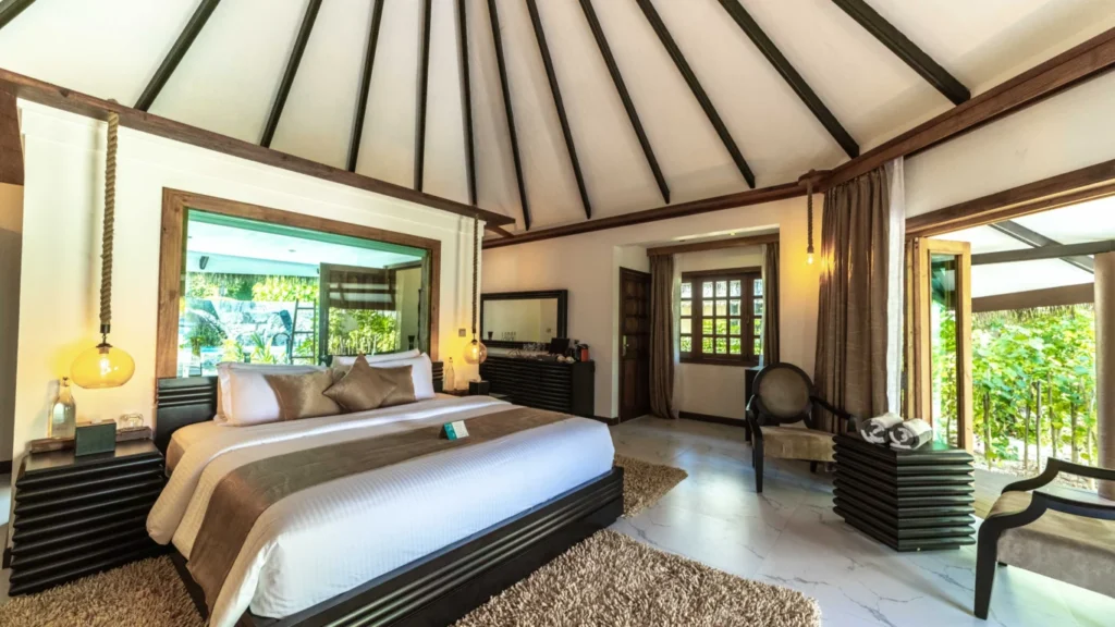 Three-Bedroom Royal Suite with Infinity Pool & Private Pool