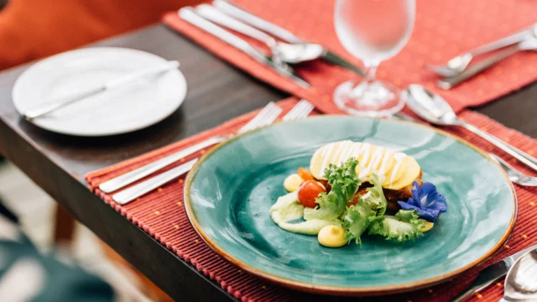 Cinnamon Hakuraa Huraa Gallery Image