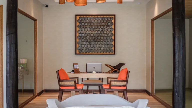 Cinnamon Hakuraa Huraa Gallery Image