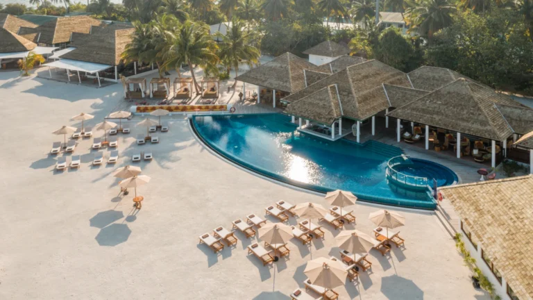 Cinnamon Hakuraa Huraa Gallery Image