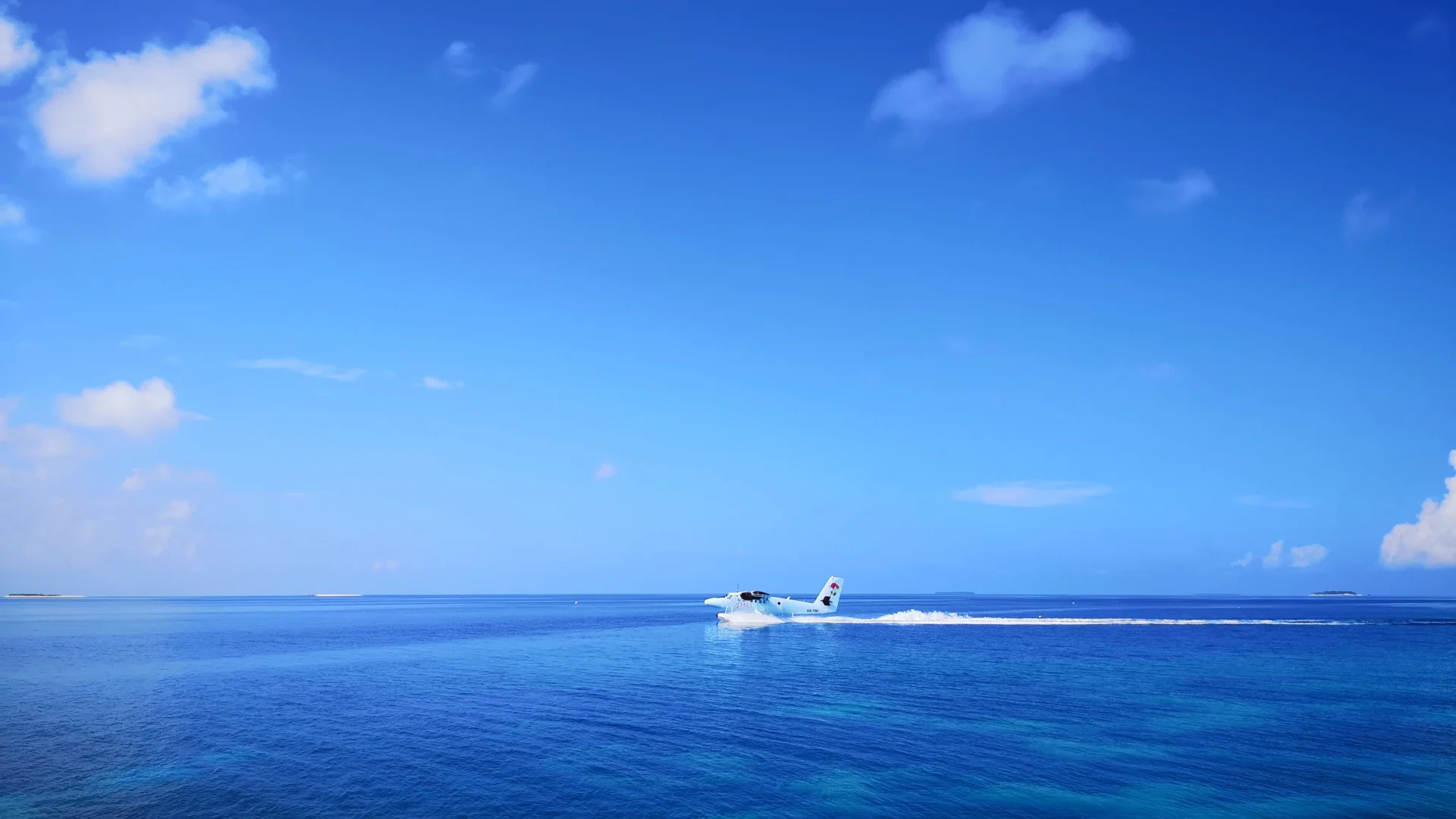 Getting Around the Maldives: Seaplane vs Speedboat Transfers