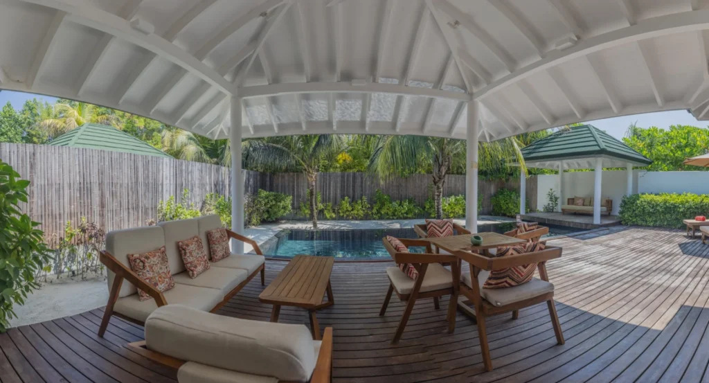 Grand Beach Residence with Pool